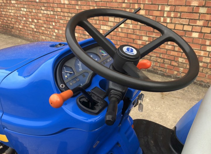 New Holland Boomer 2030