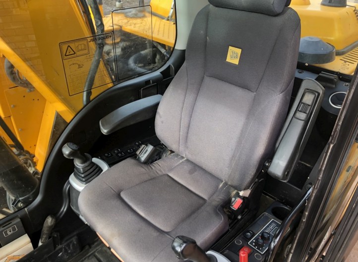 JCB JS130