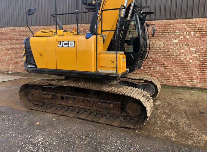 JCB JS130