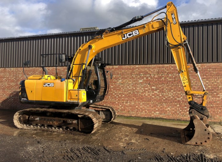 JCB JS130
