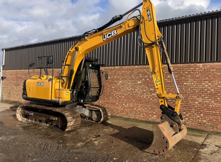 JCB JS130